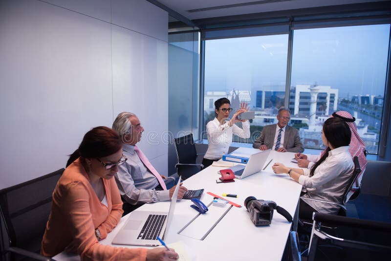 HILTIJ professional team meeting in modern office
